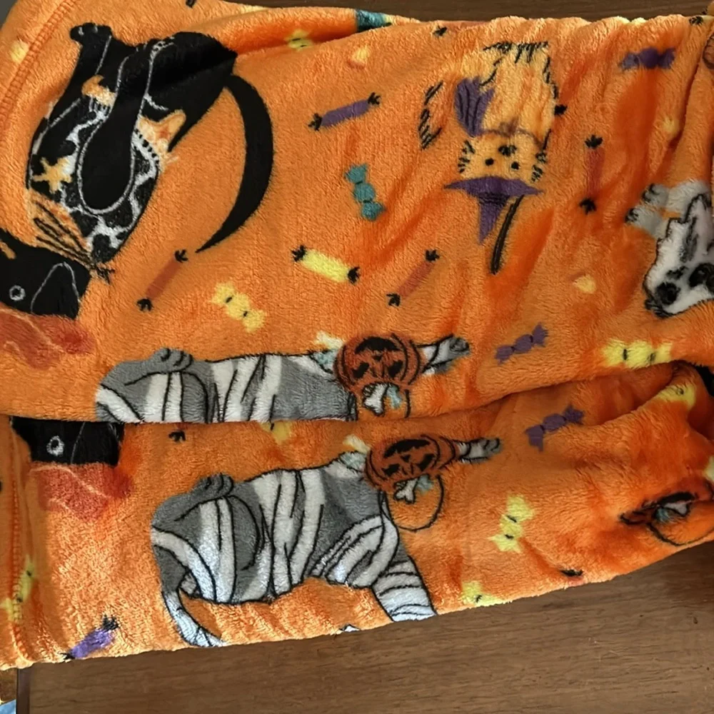Halloween throw
